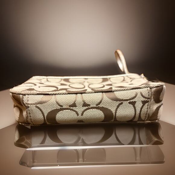 Coach Brown and Tan Signature C Monogram Wristlet with Flower Matching Tag Y2K - Picture 7 of 8